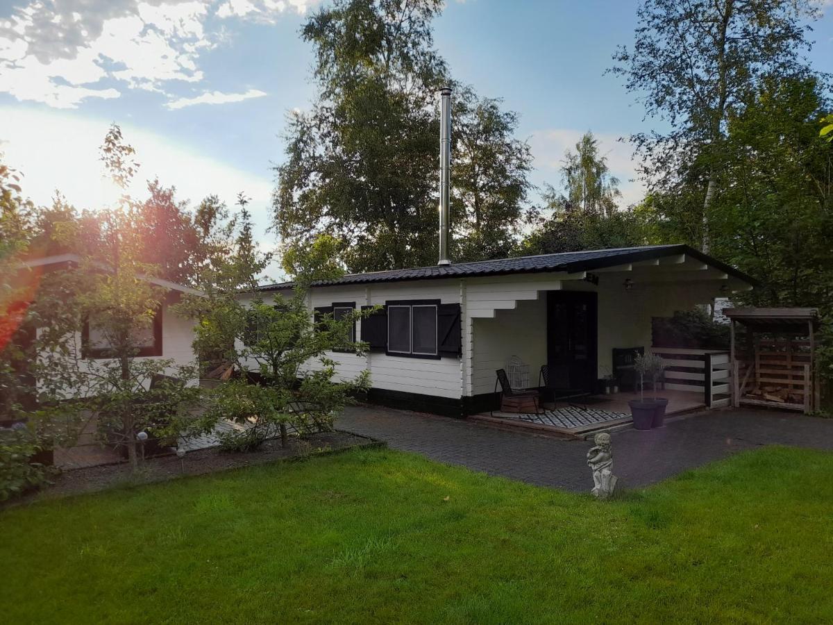 Carpe Diem, Het Ruime Chalet Met Houtkachel Nabij Wildlands Emmen Schoonebeek Zimmer foto
