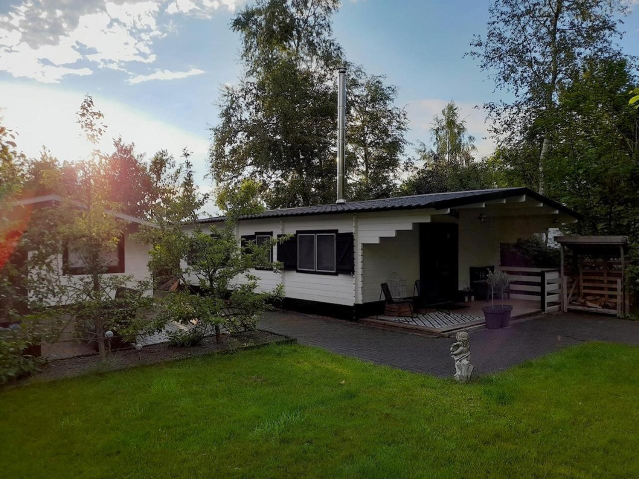 Carpe Diem, Het Ruime Chalet Met Houtkachel Nabij Wildlands Emmen Schoonebeek Exterior foto